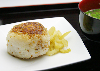 yakionigiri400.jpg